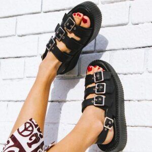 Sz 10 T.U.K. Black Buckle Mondo Sandal - Excellent Condition!